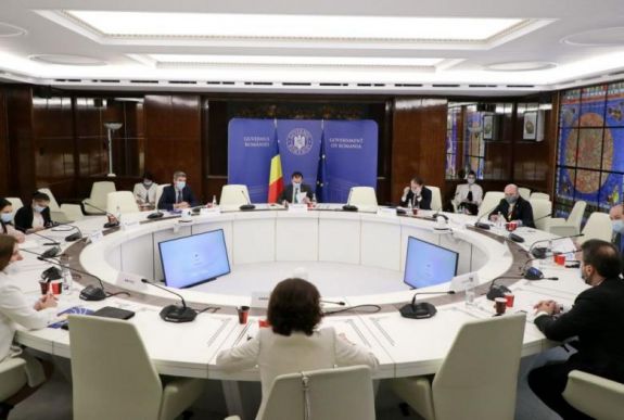 Finanszírozási lehetőségekről tárgyalt a kormányfő pénzügyi vállalatok képviselőivel