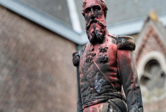 Elszállították II. Lipót Antwerpenben felállított szobrát