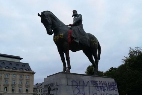 II. Lipót brüsszeli lovasszobrát is „utolérte a végzet”