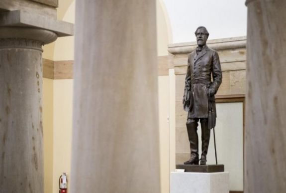 Amerikai tüntetések: Nancy Pelosi házelnök a konföderációs szobrok eltávolítását követeli a kongresszusból