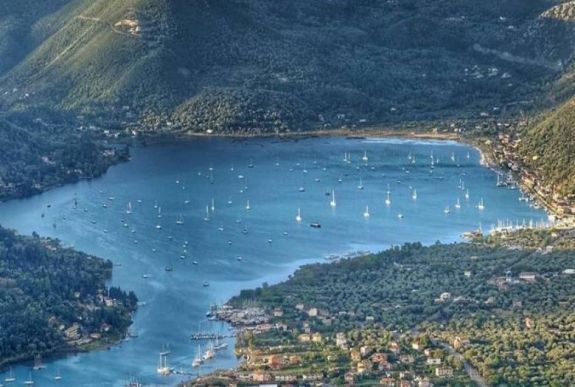 A görögországi nyaralásra utazóknak alternatív útvonalat kell találniuk a tengerpart felé