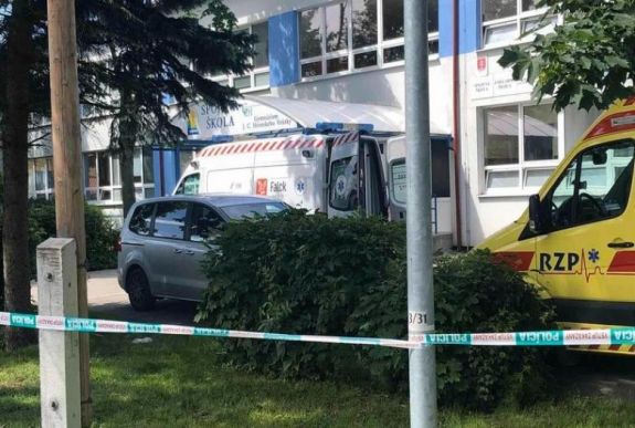 FRISSÍTVE - Egy embert megölt, többeket pedig megsebesített egy késelő egy szlovákiai iskolában