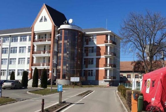 Hatra emelkedett a kézdivásárhelyi kórház koronavírus-fertőzött alkalmazottainak száma