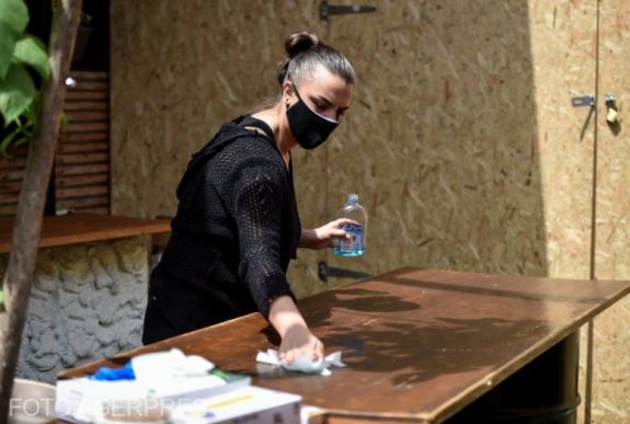 Adómentességgel segíti a kormány a vendéglátóipari cégeket