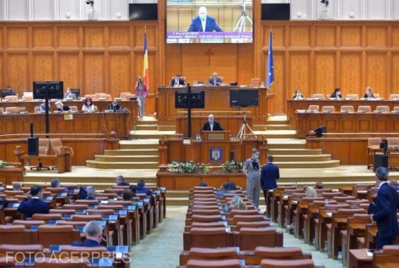 FRISSÍTVE - A luxusnyugdíjak 85 százalékos megadóztatásáról döntött a parlament