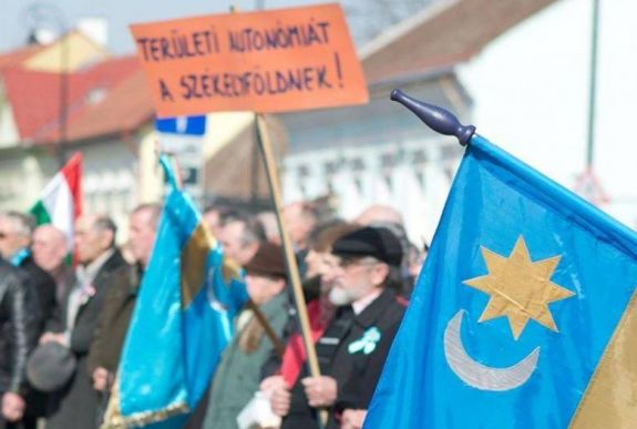 FRISSÍTVE – Nemzeti régiók: az SZNT szerint még nem folytatódhat az aláírásgyűjtés