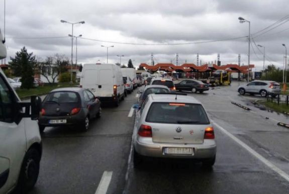 Nagyon meglódult a forgalom a román-magyar határon az elmúlt 24 órában