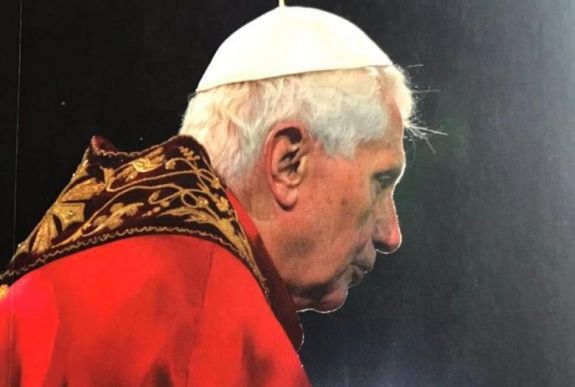 XVI. Benedek beteg fivéréhez utazott Regensburgba