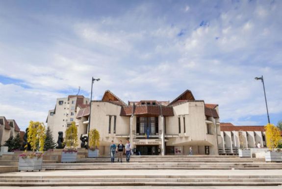 A marosvásárhelyi színház udvarán is lesznek előadások