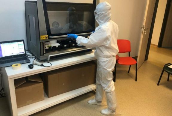 Megduplázódott az elmúlt héten az új koronavírusos esetek száma