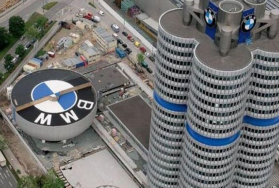 Hatezer munkahelyet szüntet meg Németországban a BMW