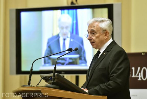 Hivatalos: besúgással vádolják a Román Nemzeti Bank veterán kormányzóját