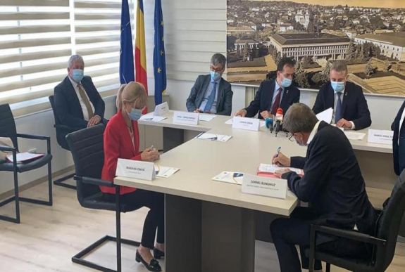 Aláírták a Szilágyzsombor-Vaskapu autópálya-szakasz kivitelezési szerződését