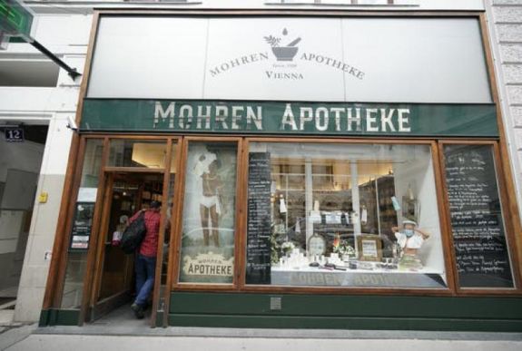 Új nevet kap a bécsi Szerecsen Gyógyszertár, mivel többen kirekesztőnek tartották a korábbit