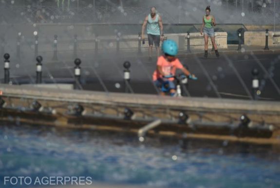 Viharokra és kánikulára is figyelmeztetnek a meteorológusok