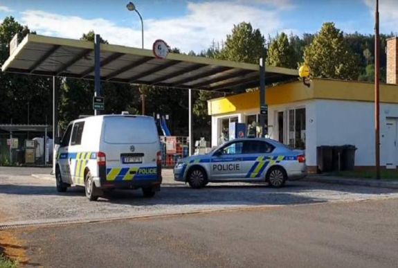 Rázárták egy busznyi román utasra az ajtót egy csehországi benzinkútnál