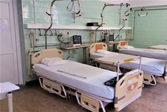 Nem hitt a koronavírusban, hét embert megfertőzött egy asszisztensnő