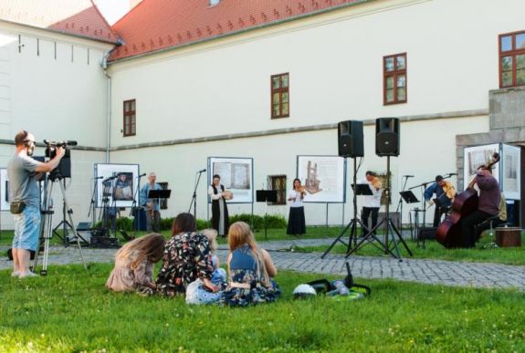 „A kultúra akkor él, ha mi éltetjük” – elkezdődött a Csíkszeredai Régizene Fesztivál