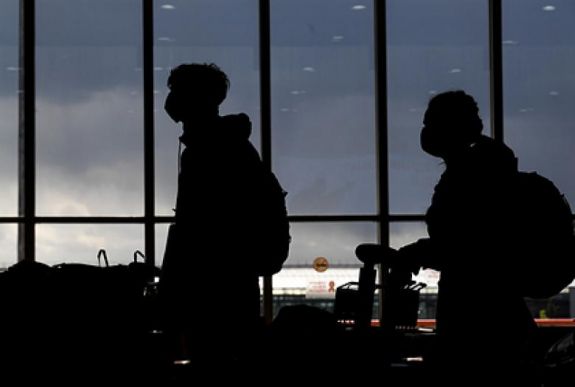 Oroszország eltörli a kéthetes karanténkötelezettséget a tesztelt beutazók esetében