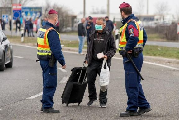 Emlékeztető: kedd éjféltől korlátozza a beutazásokat Magyarország