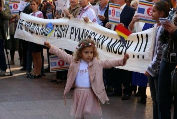 „Kulturális népirtásra” panaszkodnak az ukrajnai románok