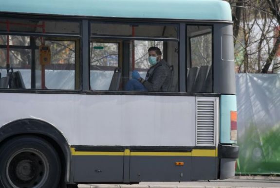 Koronavírus: a közszállítási járműveken végzett korlátozások fokozását kérte a kormányfő