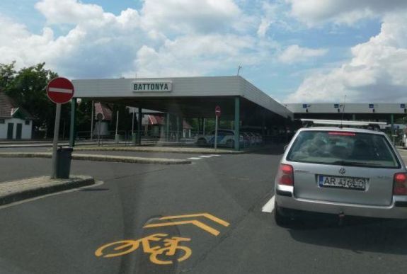 Főkonzulátus: magyar okmányokkal nem tranzitálható Magyarország