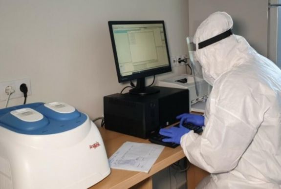 Hétfőtől magyar és angol nyelven is igényelhető a csíkszeredai kórházban a koronavírusteszt eredménye