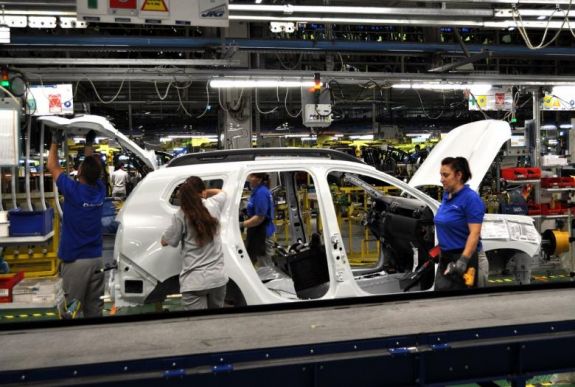 Behúzta a kéziféket a Dacia: már tavaly csökkent a profitja