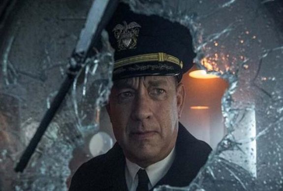 Tom Hanks újabb kapitányos filmjét moziból streaming-szolgáltatóra űzte a vírus