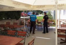 Elképzelhető, hogy este 10-től bezárják a vendéglői teraszokat