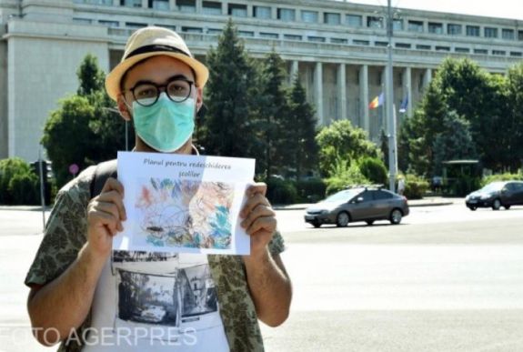 Továbbra sincs döntés az iskolakezdésről: a kormány elemzéseket végez