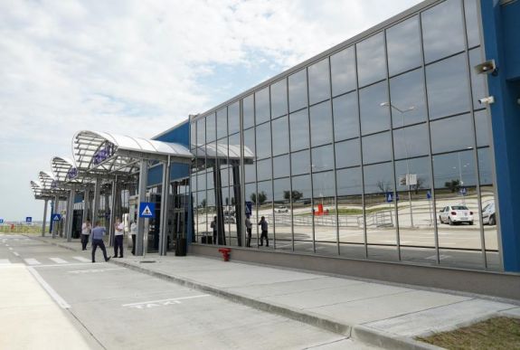 Átadták kedden a nagyváradi repülőtér új terminálját
