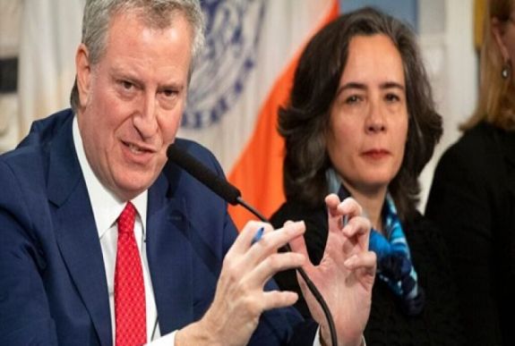 Lemondott New York egészségügyi vezetője, mert rossznak ítéli a járvány kezelését