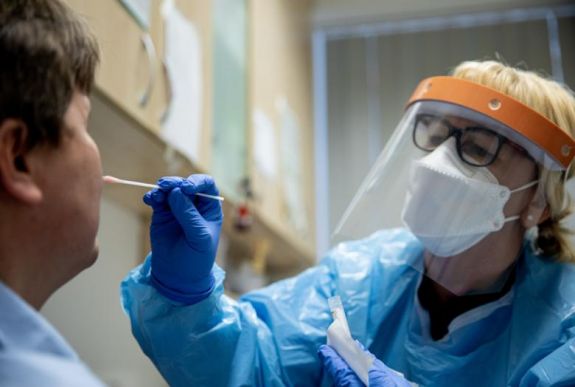 Egészségügyi államtitkár: a PCR-tesztek megbízhatósága 98 százalékos