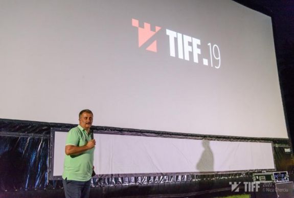 Megtagadta a maszkviselést, majd a hatóságokat bírálta Cristi Puiu román filmrendező Kolozsváron