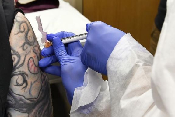 Berlin is kételkedik a koronavírus elleni orosz védőoltásban