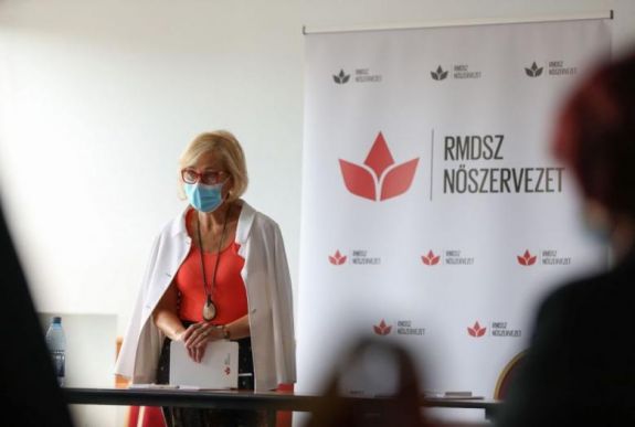 Közel ezer erdélyi magyar nő indul az önkormányzati választásokon