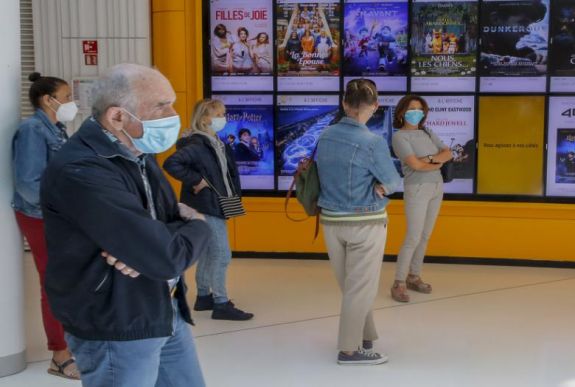 Ezzel magyarázza a WHO a koronavírus újabb előretörését