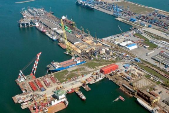 Sok ezer tonna ammónium-nitrát van a román kikötőkben, de Orban szerint nincs veszély