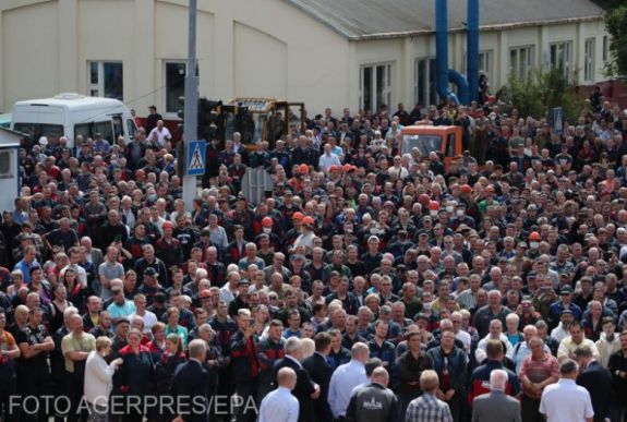 Teljes készültség Minszkben: több ezren tüntetnek a Függetlenség terén