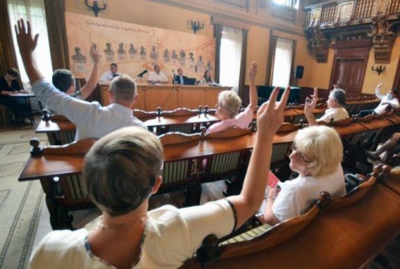 Nem iparkodnak beszámolni munkájukról a Hargita megyei önkormányzati képviselők