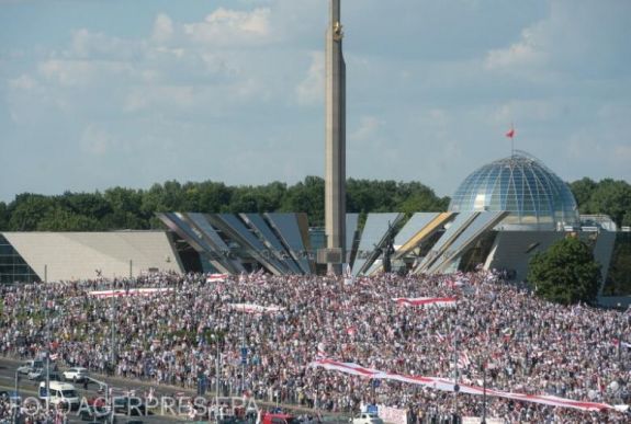 Fehéroroszország: sem Lengyelország, sem a NATO nem támogatja a külső beavatkozást