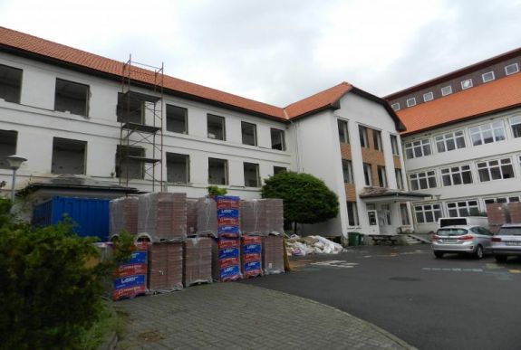 Diáknak, tanárnak, szülőnek egyaránt fejtörést okoz a képlékeny tanévkezdés