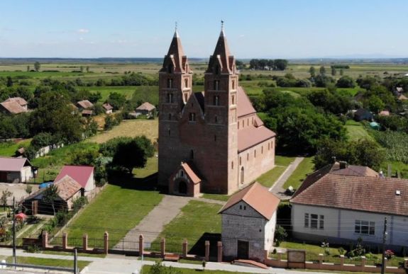 Erdély legjei – Szatmár megye: a közösség ereje tartotta meg az ákosi református templomot (VIDEÓ)