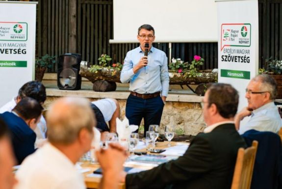 Közel száz polgármester-, és több mint kétezer tanácsosjelöltet indít az EMSZ