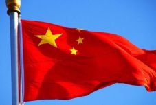 Trump kémkedéssel vádolta a Huawei óriásvállalatot, Pompeo újabb szigorításokat ígért