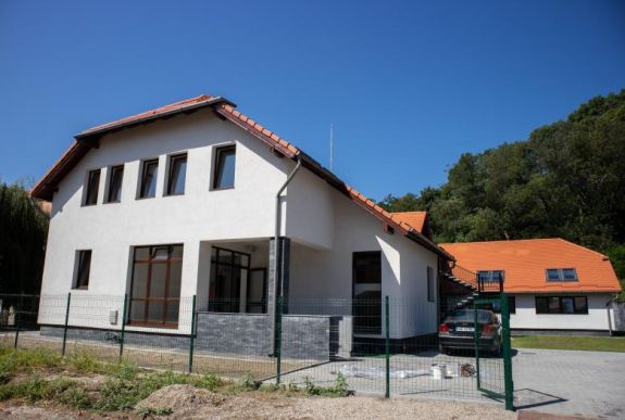 Vadonatúj óvodába járhatnak a nagyenyedi magyar gyerekek