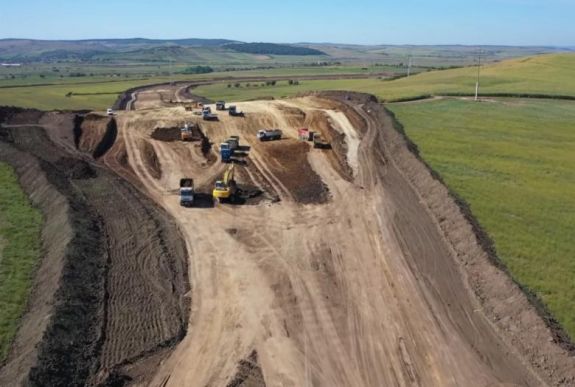 Megfelelő ütemben haladnak az autópálya-építéssel Marosvásárhely közvetlen közelében