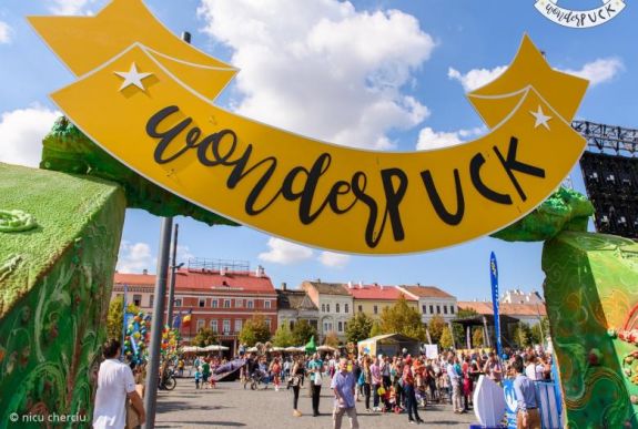 Utcaszínházi fesztiválra várja közönségét a kolozsvári Puck Bábszínház